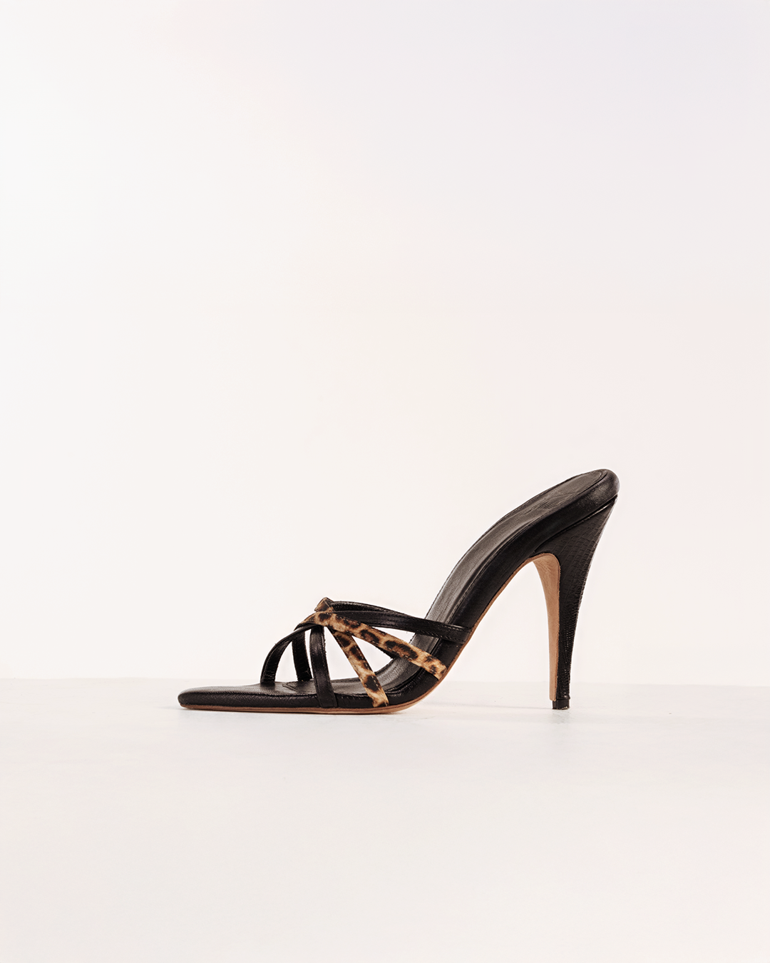Neci - Black